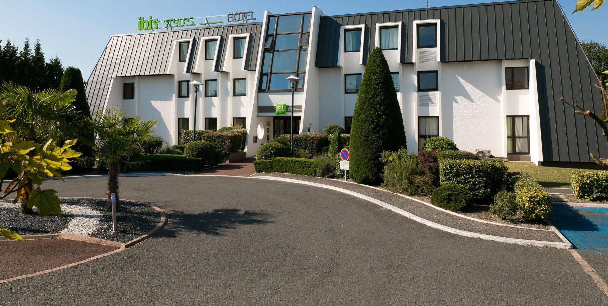 Отель Ibis Styles Bordeaux Aeroport Мериньяк Экстерьер фото